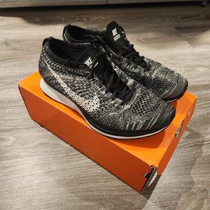 Nike fly knit racer